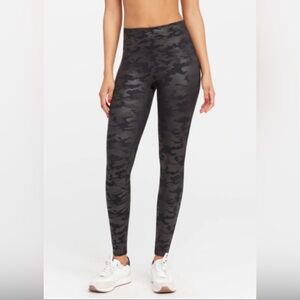 SPANX Look At Me Now Black Camo High-Waist Leggings Size XL
